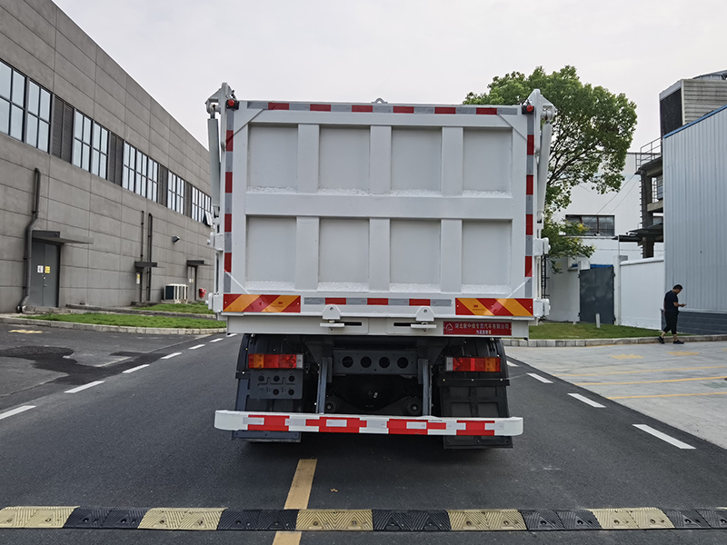 中潔牌XZL5253ZWX6型污泥自卸車(chē)